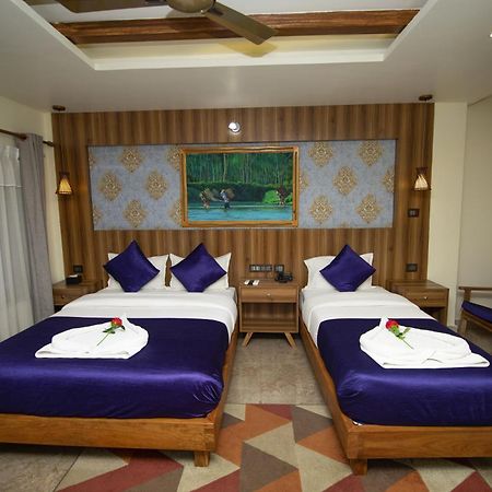 Kc'S Home Sauraha Luaran gambar