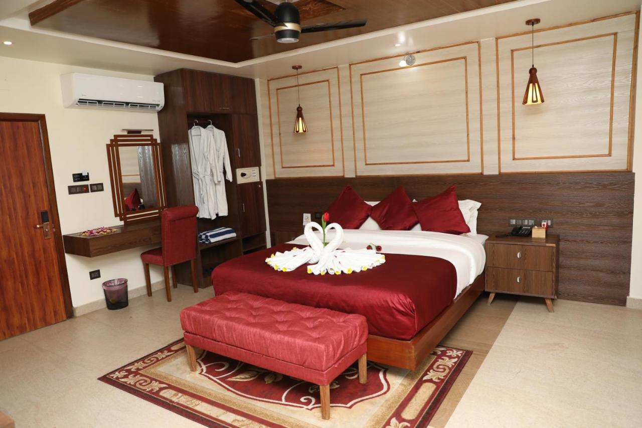 Kc'S Home Sauraha Luaran gambar