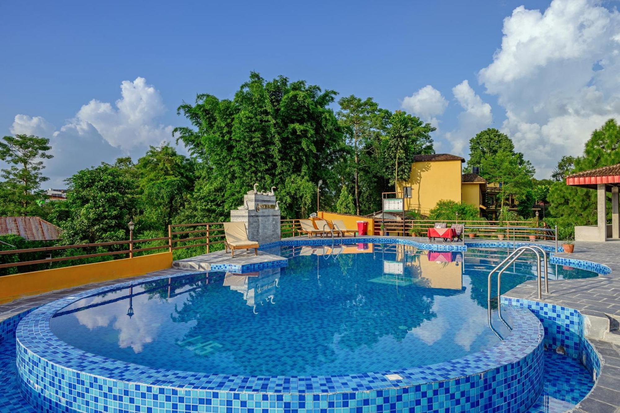 Kc'S Home Sauraha Luaran gambar