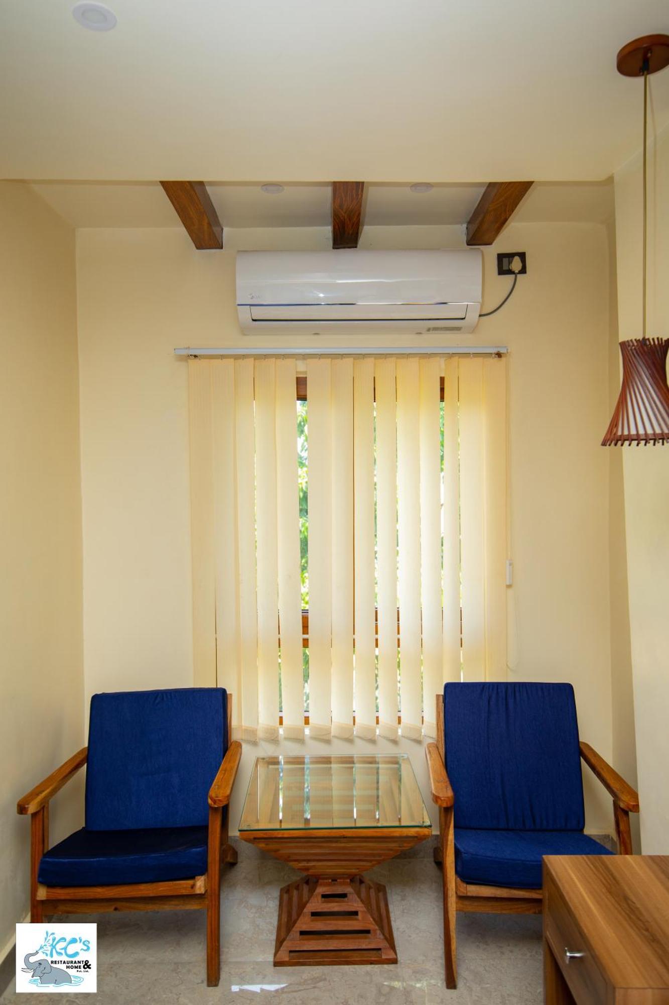 Kc'S Home Sauraha Luaran gambar